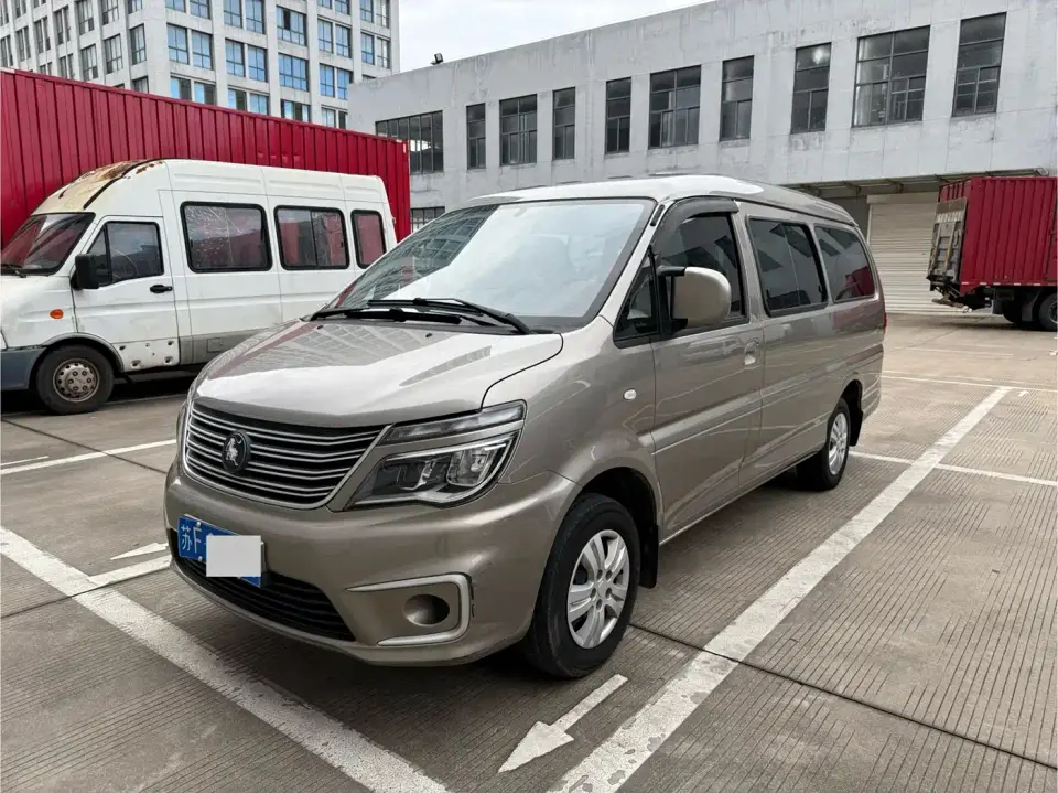 Dongfeng Fengxing Lingzhi M5 1.6L Luxury 7-Seater 2022