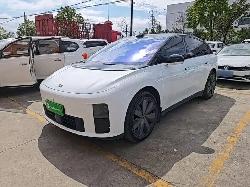 Li Auto i6 4WD Base Model 2025