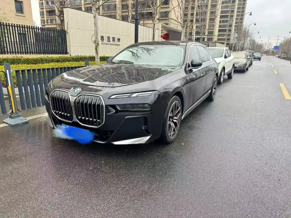 BMW 7 Series Model 735Li Luxury Package 2023
