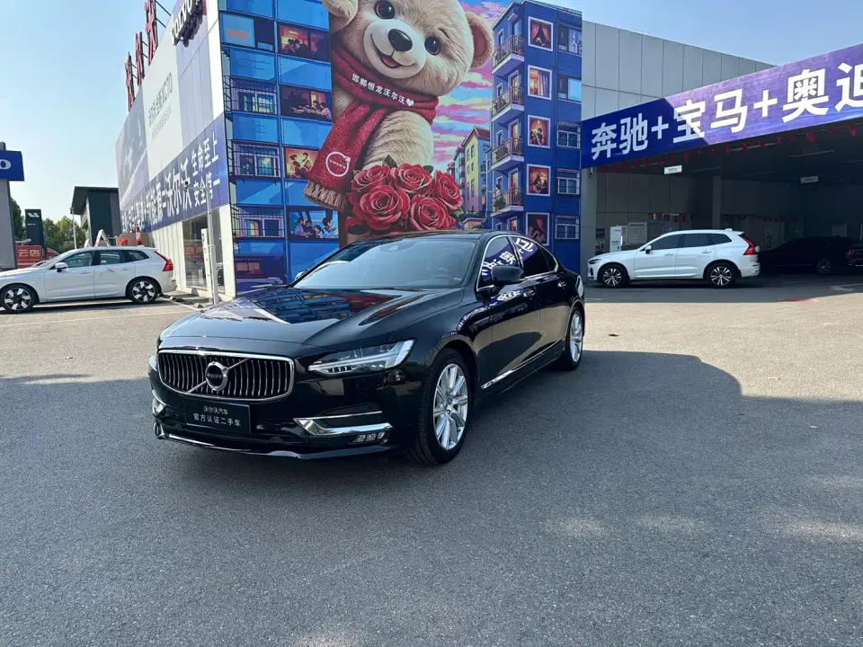 Volvo S90 T5 Momentum Luxury Edition 2019
