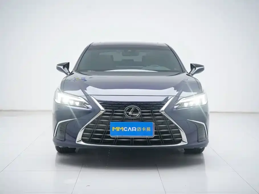 Lexus ES 200 Ultimate Edition 2025