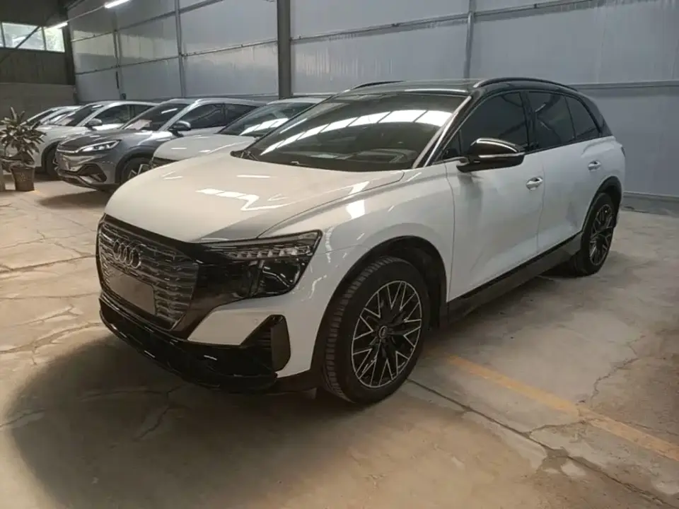 Audi Q5 e-tron 40 e-tron Starlight Mech Suit 2023