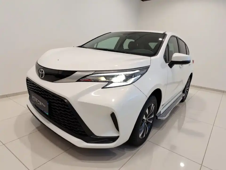 Toyota Granvia 2.5L Hybrid Luxury 2025