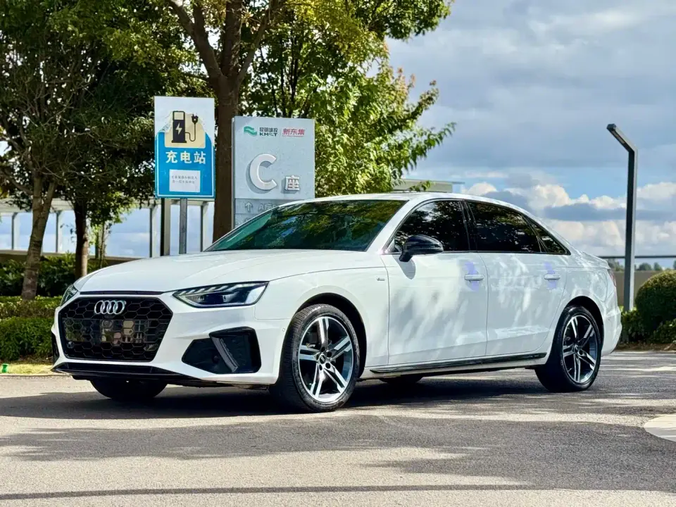 Audi A4L 40 TFSI Luxury Dynamic 2023