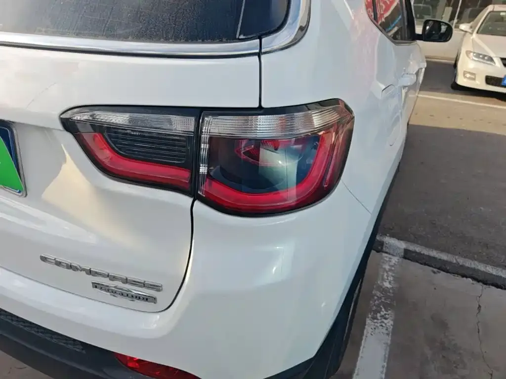 Jeep Compass 200T Automatic Classic Edition 2019 — фото 8