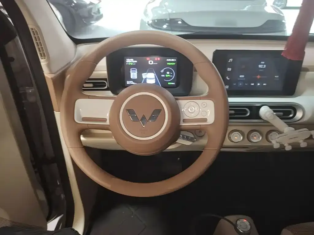Wuling Motors Hongguang MINIEV 3rd Gen 215km Advanced 2024 — фото 11