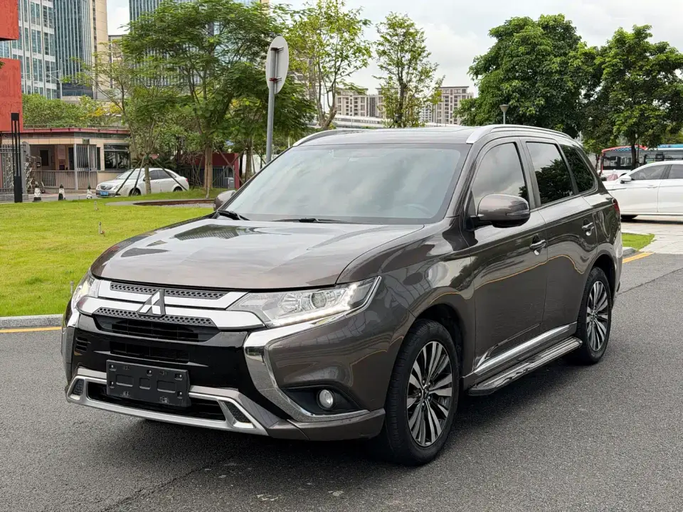 Mitsubishi Outlander 2.0L 2WD Premium 7-seater 2021