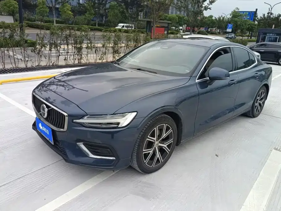 Volvo S60 B4 Smart Comfort Luxury Edition 2022