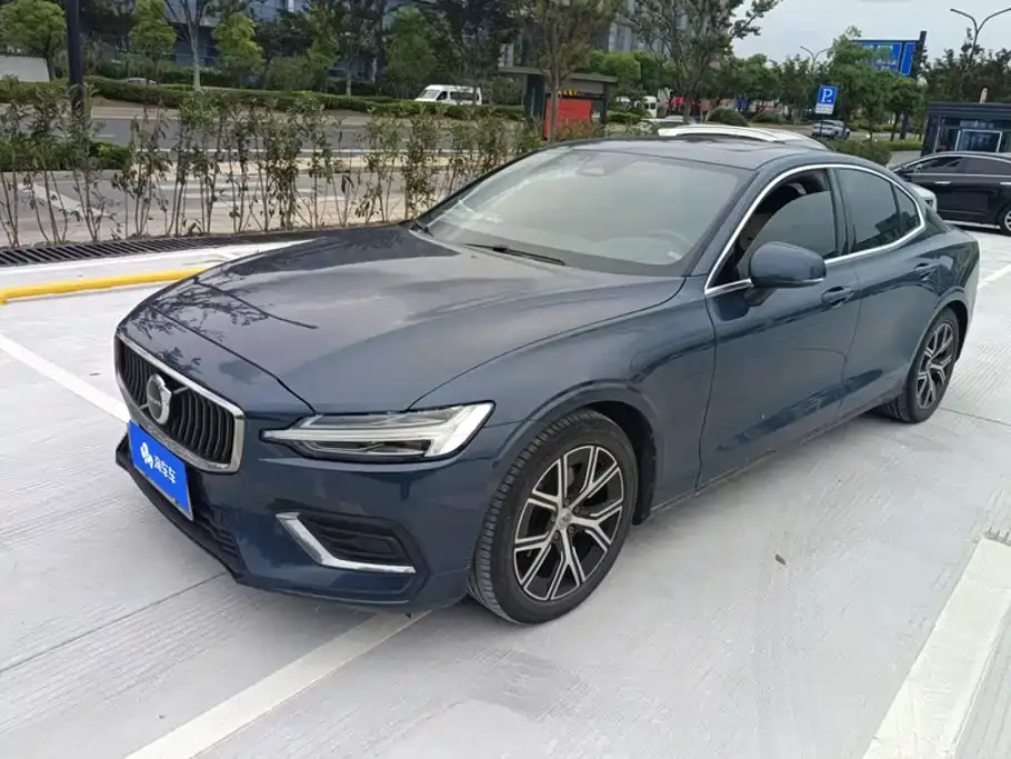 Volvo S60 B4 Smart Comfort Luxury Edition 2022