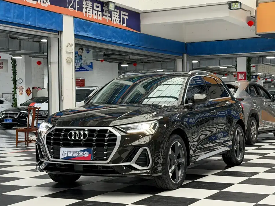 Audi Q3 35 TFSI Fashion Dynamic (1.4T) 2022