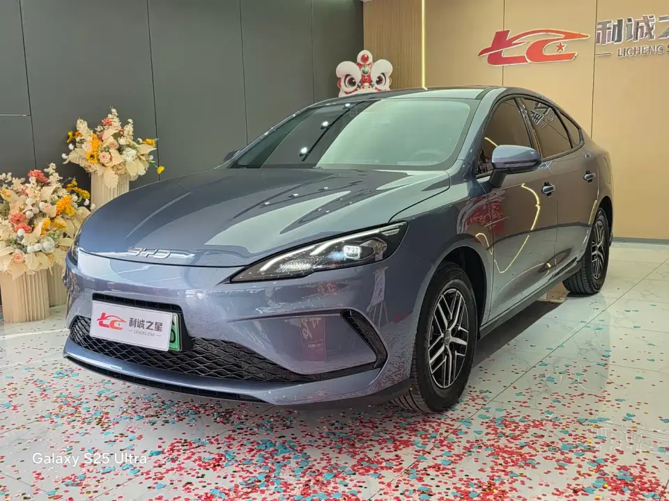 BYD Hai Bao 05 DM-i Model DM-i 210KM Premium Edition 2026