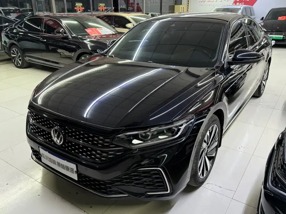Volkswagen Passat 330TSI Starlight Luxury Edition 2021