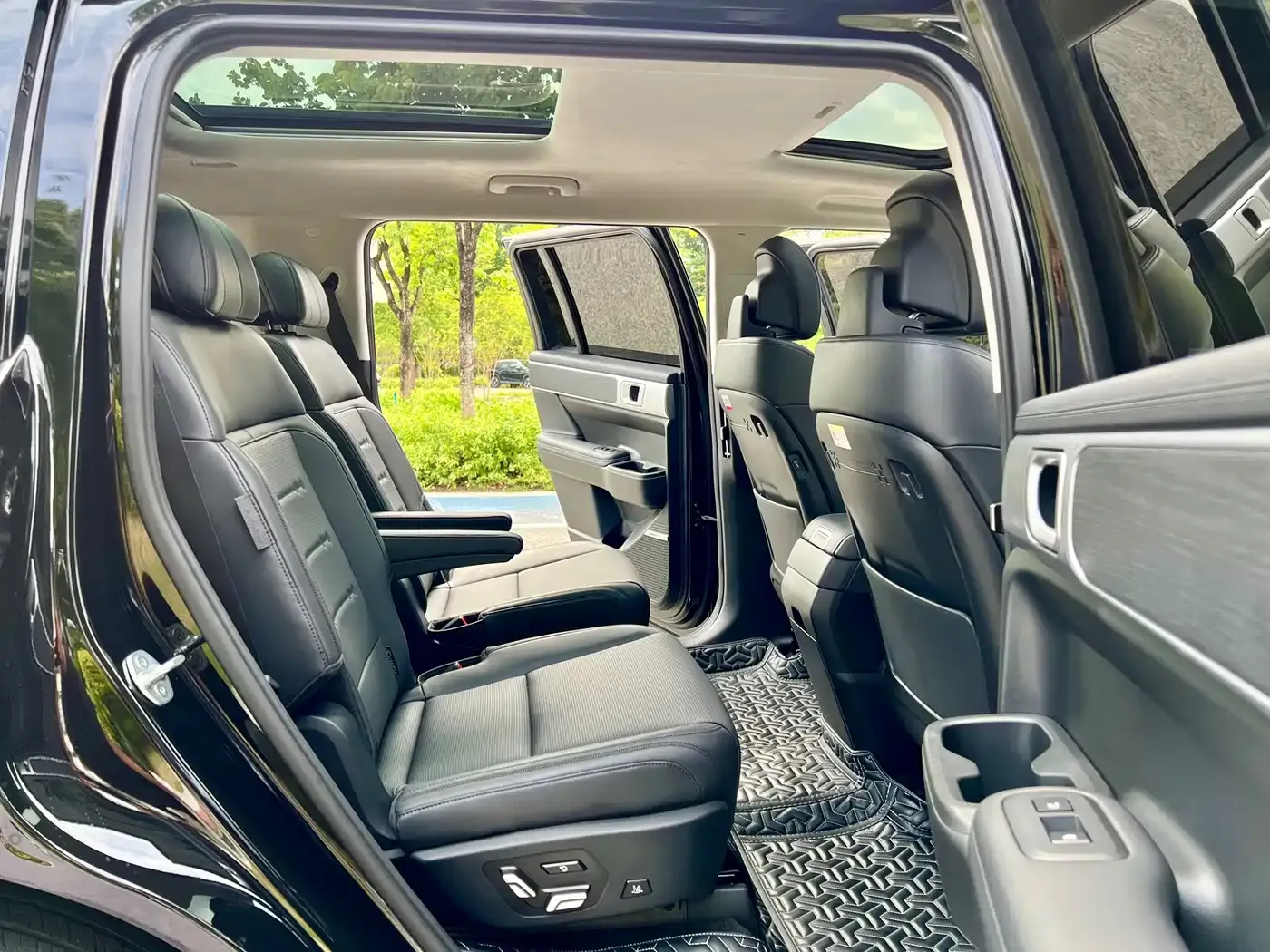 Hyundai Santa Fe 2.0T Connoisseur Pro Max 2024 — фото 12