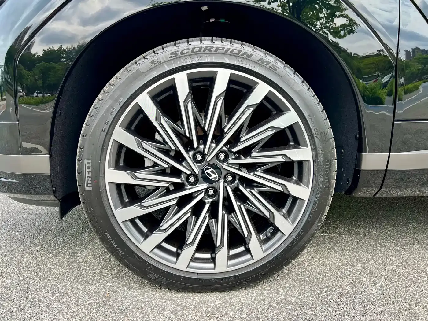Hyundai Santa Fe 2.0T Connoisseur Pro Max 2024 — фото 40