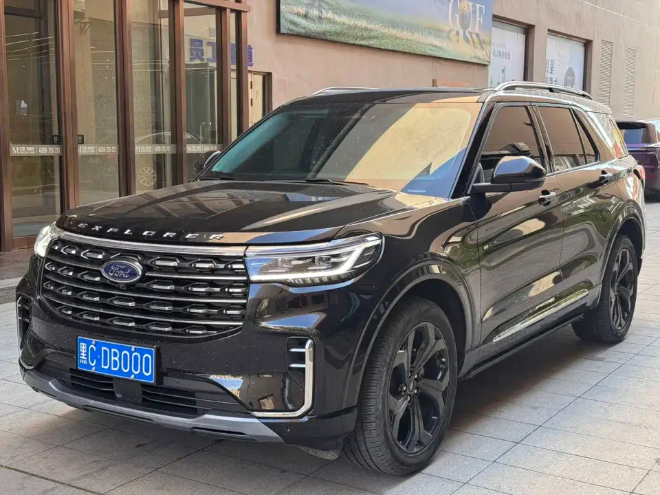 Ford Explorer 2.3T EcoBoost AWD Titanium Edition 6-Seater 2025