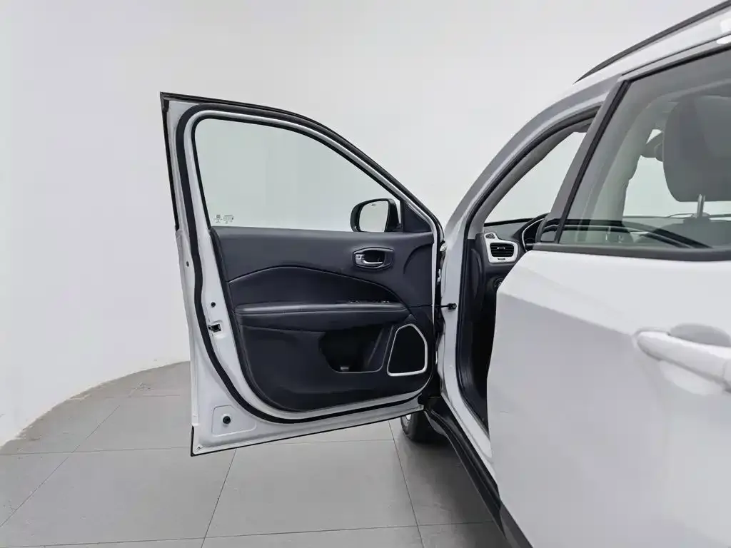 Jeep Compass 220T Automatic Joy Edition 2020 — фото 8