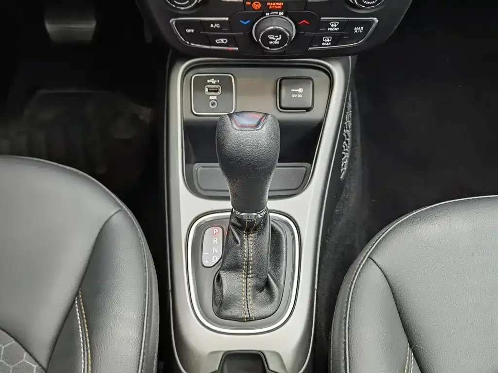 Jeep Compass 220T Automatic Joy Edition 2020 — фото 13