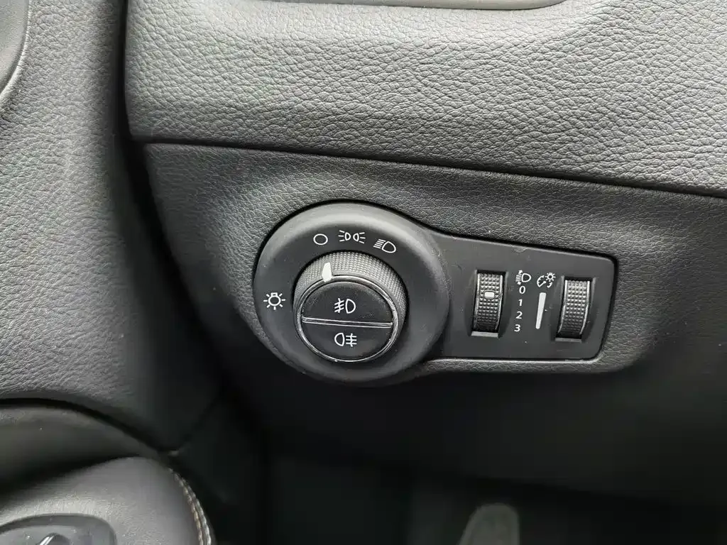 Jeep Compass 220T Automatic Joy Edition 2020 — фото 21