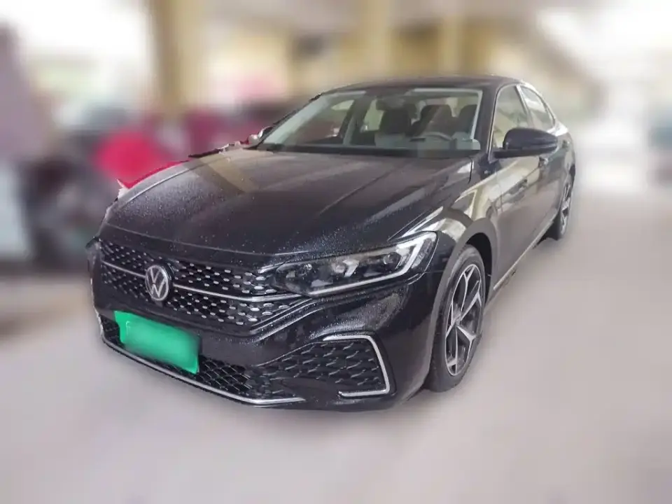 Volkswagen Passat Outstanding 330TSI Starlight Elite Edition 2025