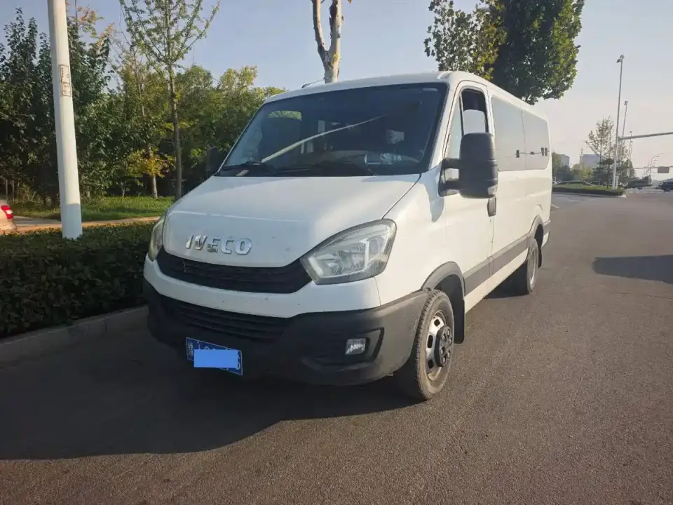Iveco Daily 2.0T Manual Premium Operation Passenger Vehicle Long Wheelbase Short Overhang High Roof Sliding Door F1A 2023