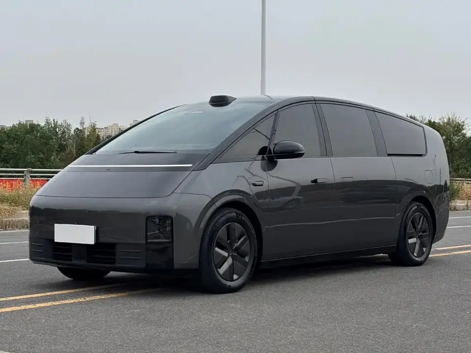 Li Auto MEGA Ultra 2024
