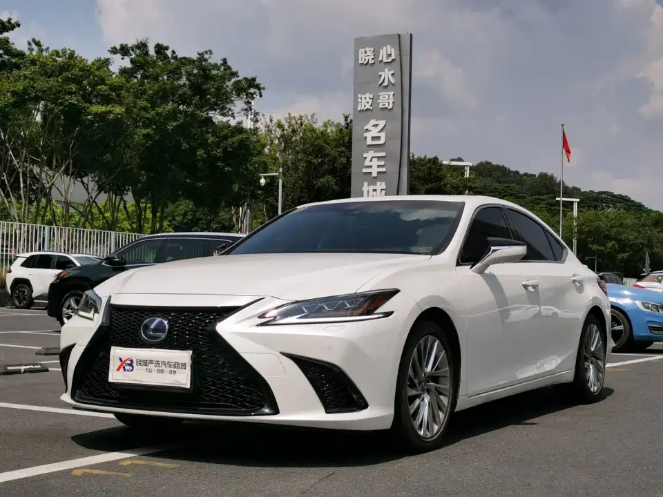 Lexus ES Model 300h Executive Edition 2020