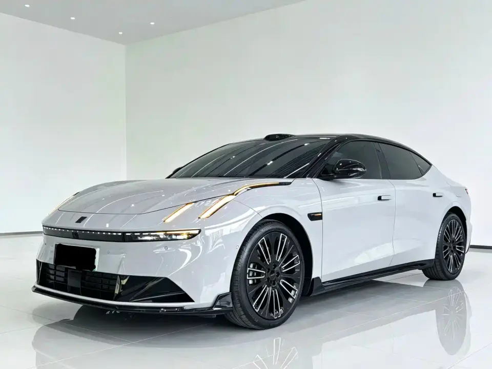 Lynk & Co 10 EM-P 240km Base 2025