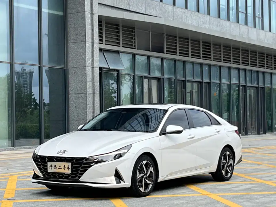 Hyundai Elantra 1.5L CVT LUX Premium Edition 2022