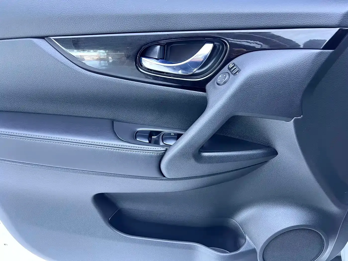 Nissan X-Trail 2.0L 2WD Smart Connection Premium Edition 2023 — фото 9