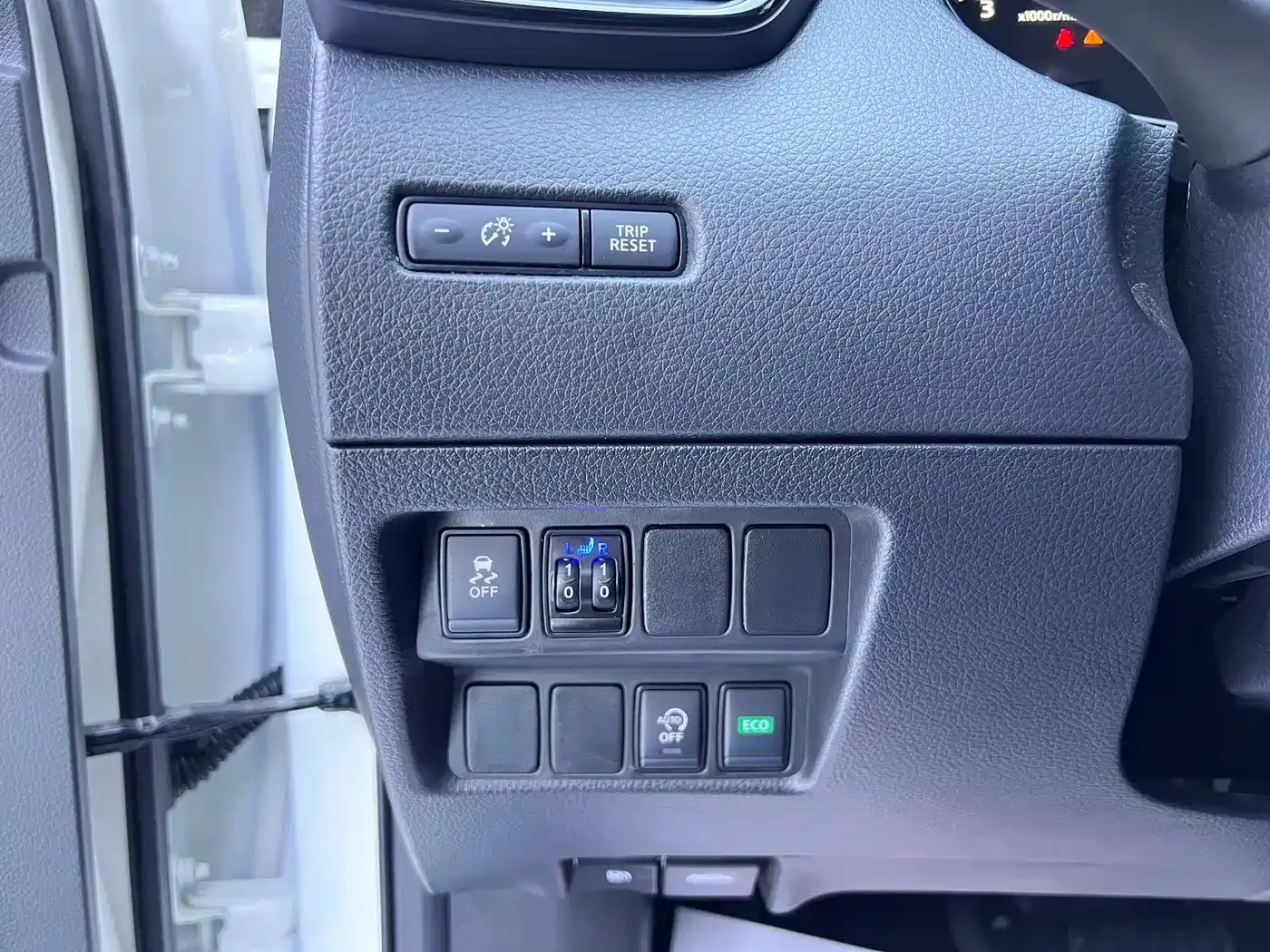 Nissan X-Trail 2.0L 2WD Smart Connection Premium Edition 2023 — фото 8