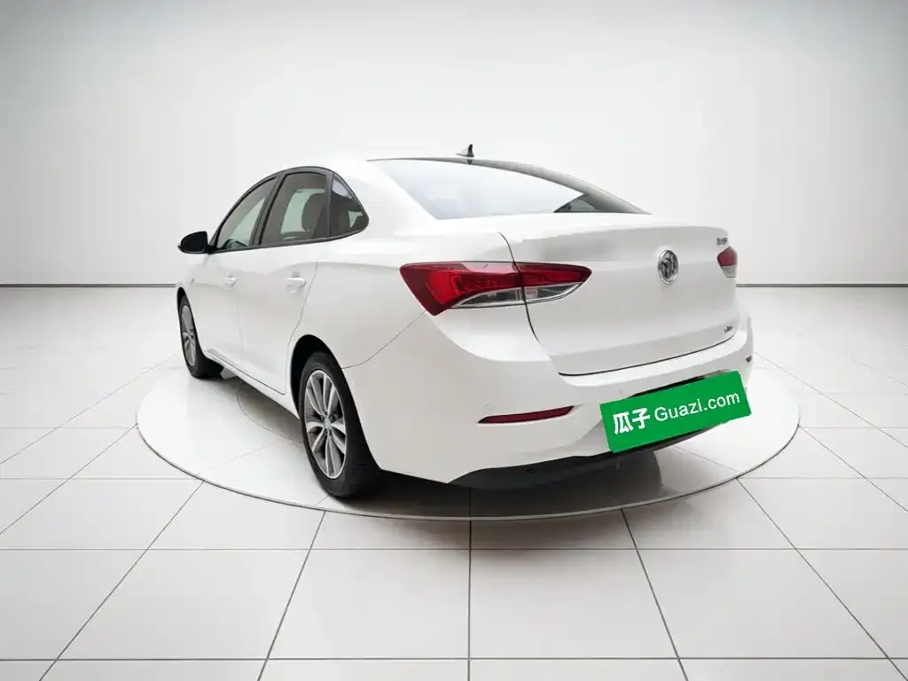 Buick Excelle Facelift 1.3T Auto Mild Hybrid Elite 2021 — фото 4
