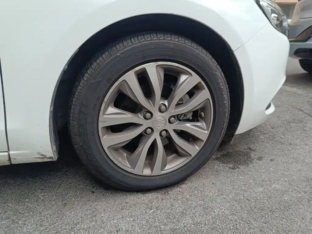 Buick Excelle Facelift 1.3T Auto Mild Hybrid Elite 2021 — фото 8
