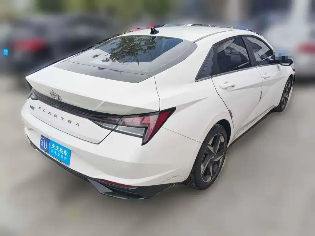 Hyundai Elantra 1.5L CVT LUX Premium Edition 2021 — фото 2