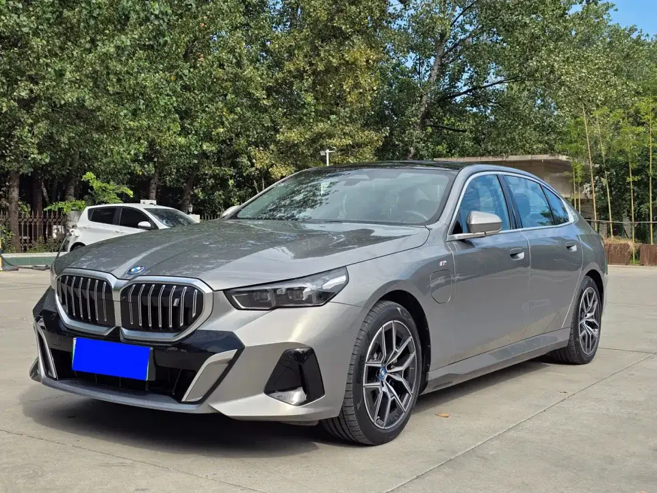 BMW i5 eDrive 35L Premium Model M Sport Package 2024