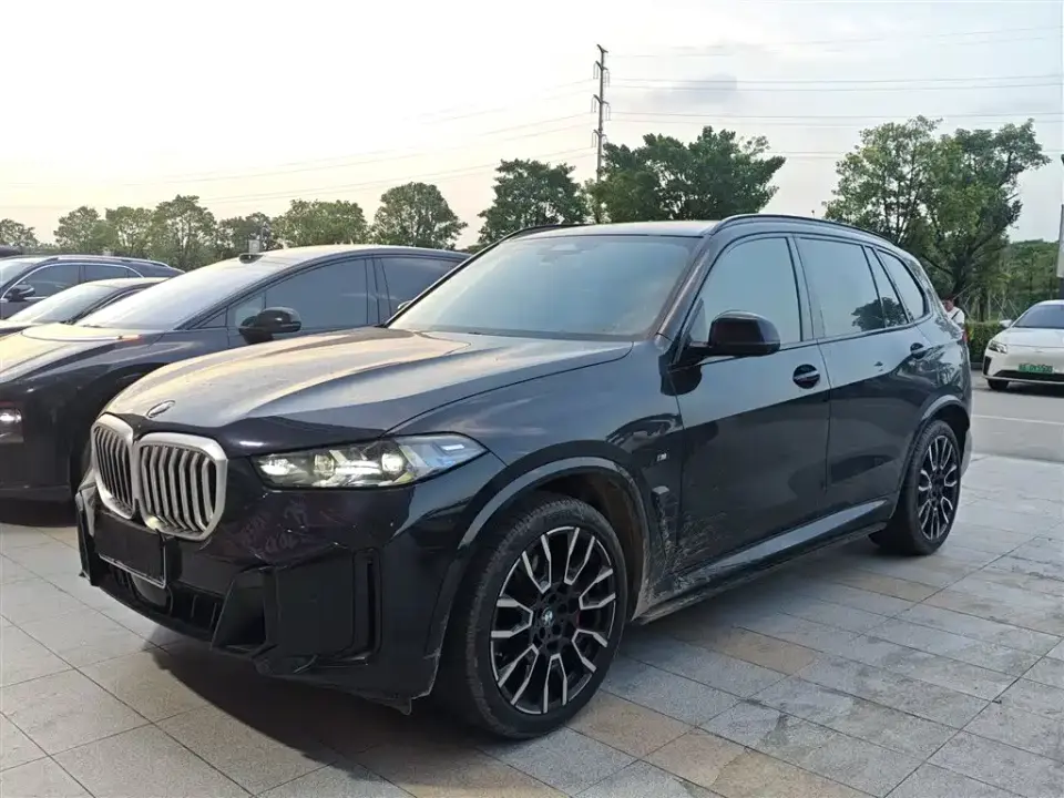 BMW X5 xDrive 40Li M Sport Black Night Package 2024