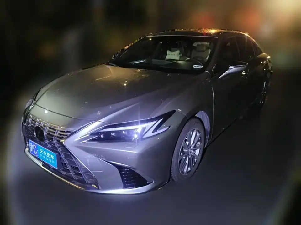 Lexus ES 200 Ultimate Edition 2025