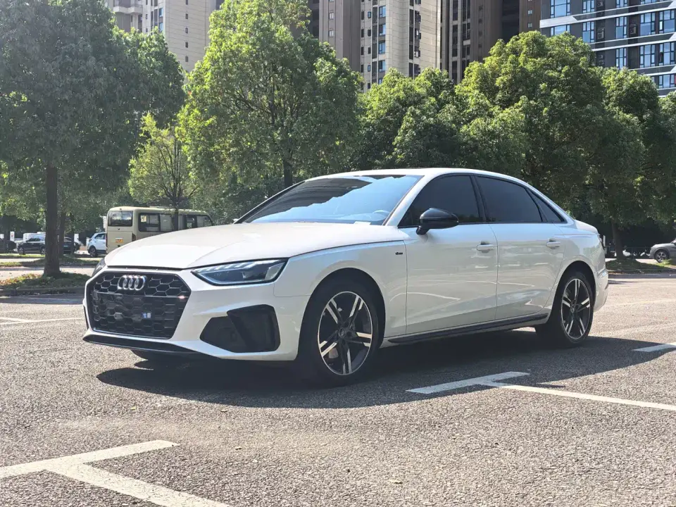 Audi A4L 40 TFSI Luxury Dynamic 2022