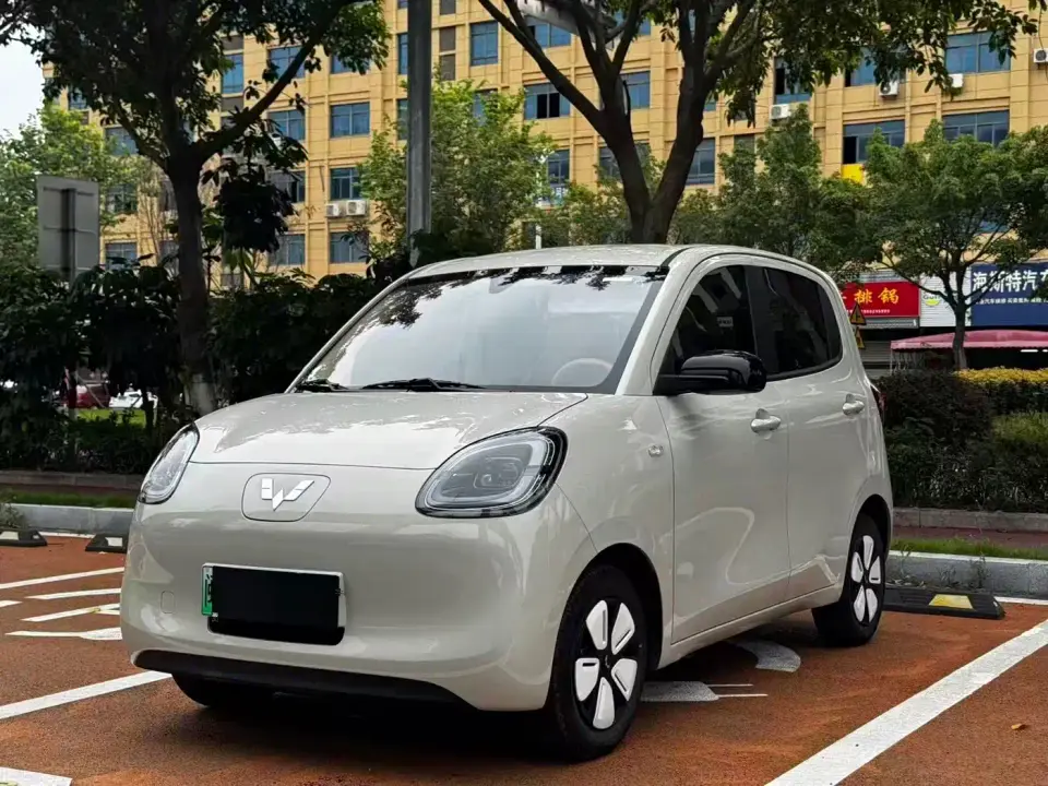 Wuling Motors Hongguang MINIEV 4-Door Advanced 2025