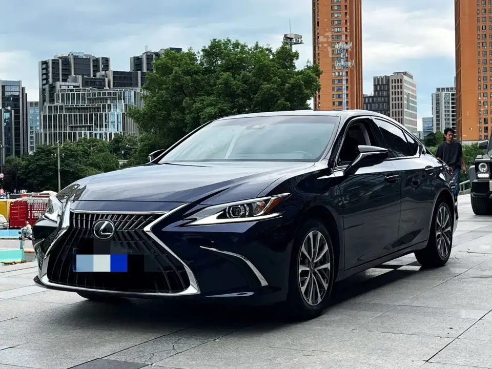 Lexus ES 200 Excellence Edition 2023