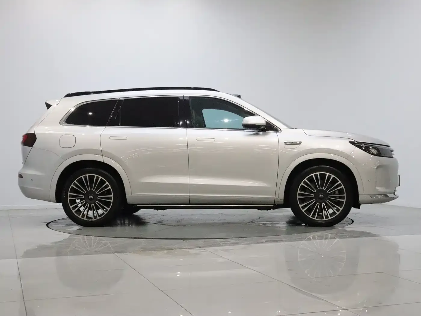 AITO Wenjie AITO M7 1.5T Smart AWD Max Edition 5-Seater 2023 — фото 9