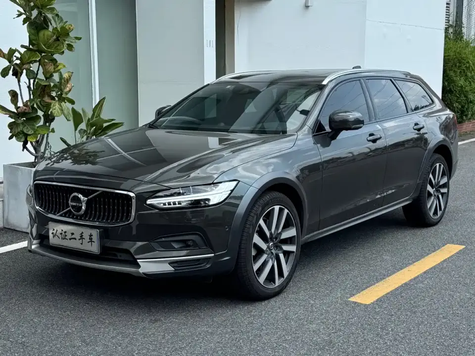 Volvo V90 Model Cross Country B5 AWD Premium Smart Edition 2021