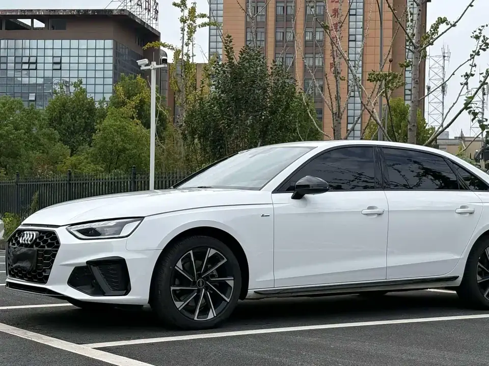 Audi A4L 40 TFSI Luxury Dynamic 2024