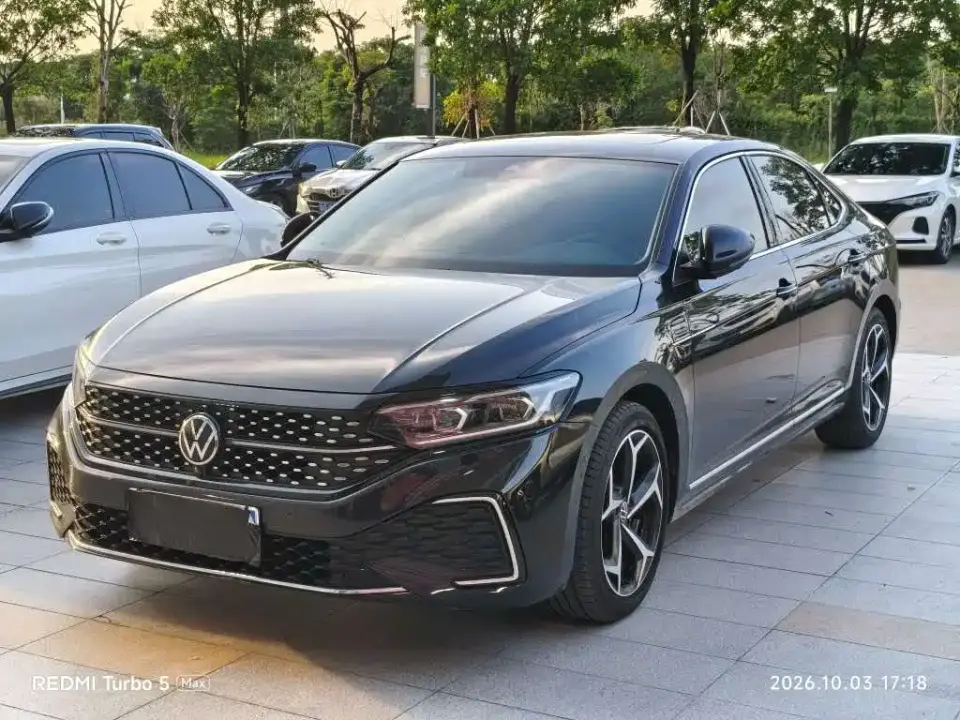 Volkswagen Passat Facelift 330TSI Starlight Luxury Edition 2023
