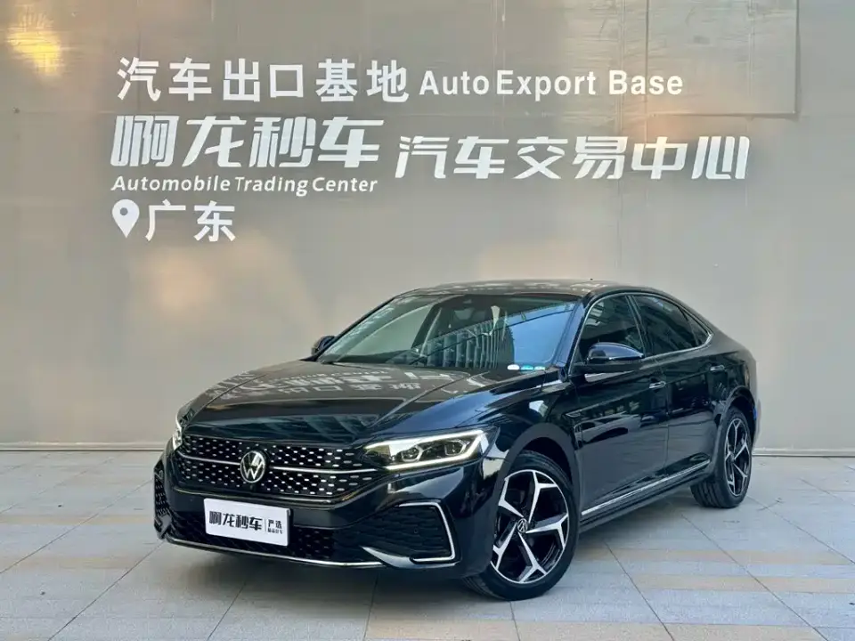 Volkswagen Passat Facelift 330TSI Starlight Luxury Edition 2023