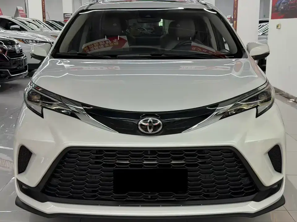 Toyota Granvia 2.5L Hybrid Luxury 2025