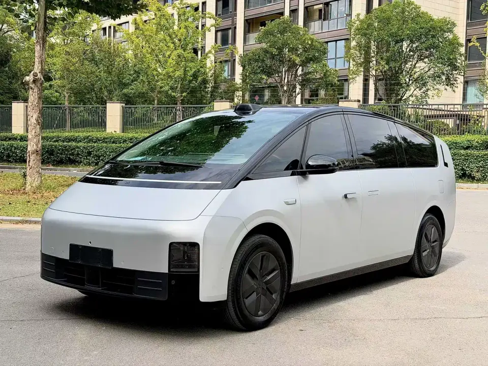 Li Auto MEGA Ultra 2024