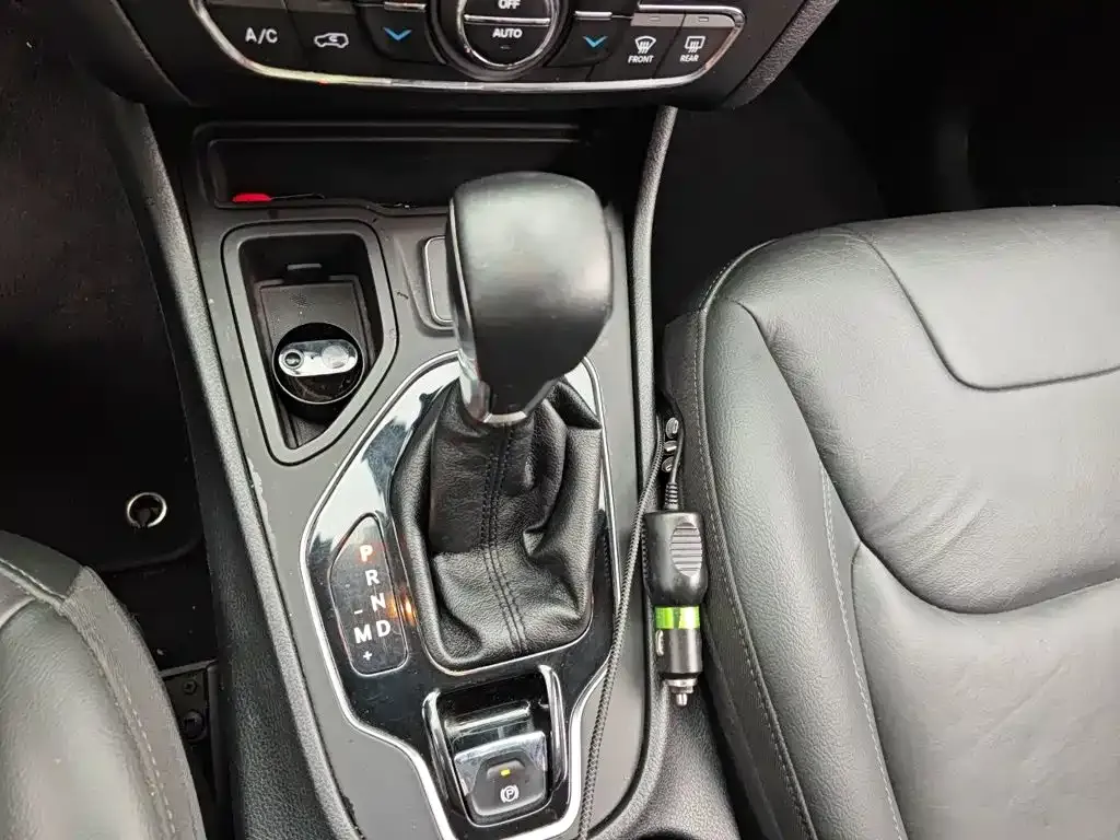 Jeep Cherokee 2.0T 2WD Smart Edition China V 2019 — фото 10