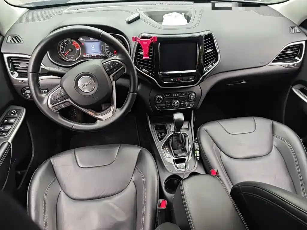 Jeep Cherokee 2.0T 2WD Smart Edition China V 2019 — фото 5