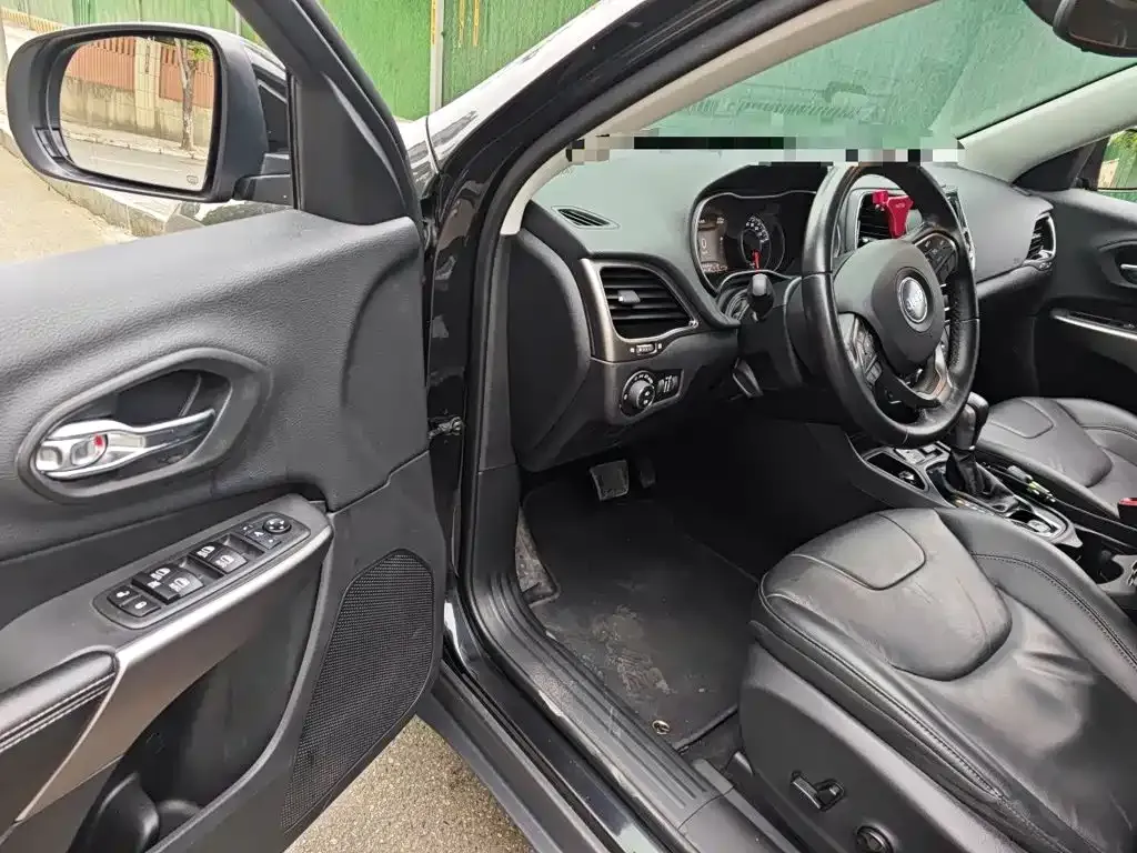 Jeep Cherokee 2.0T 2WD Smart Edition China V 2019 — фото 12