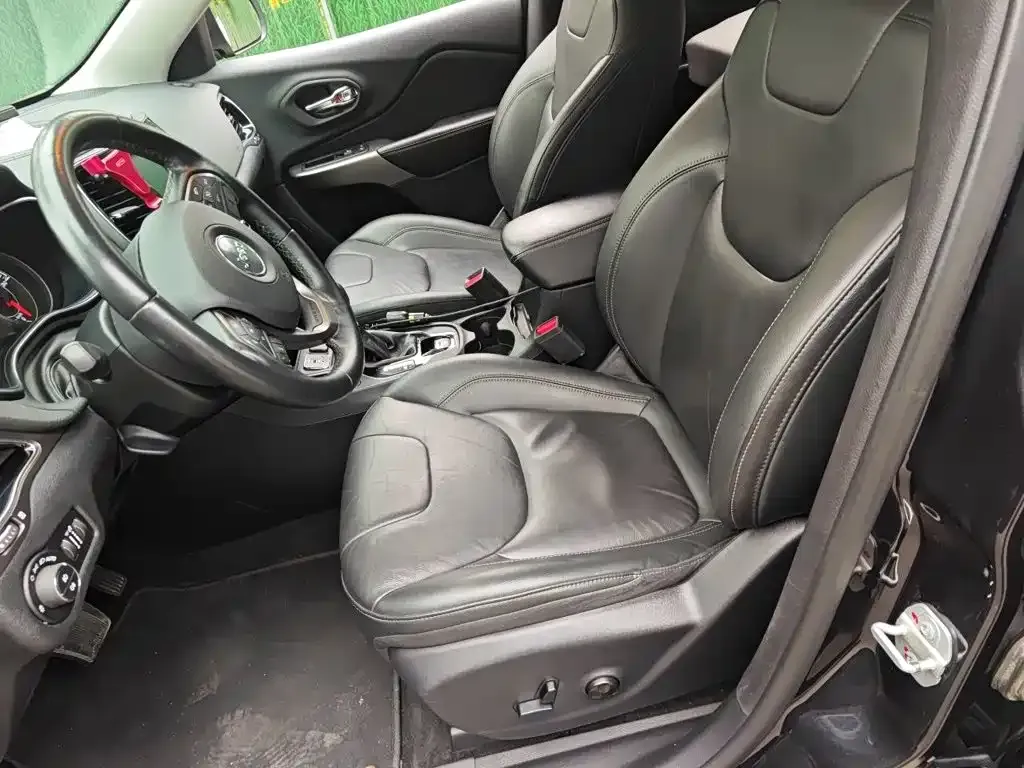 Jeep Cherokee 2.0T 2WD Smart Edition China V 2019 — фото 11